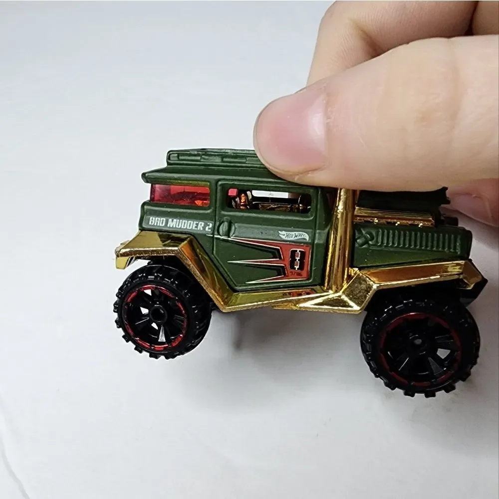 Hot Wheels 2011 HW Video Game Heroes Series #243 Bad Mudder 2 Green